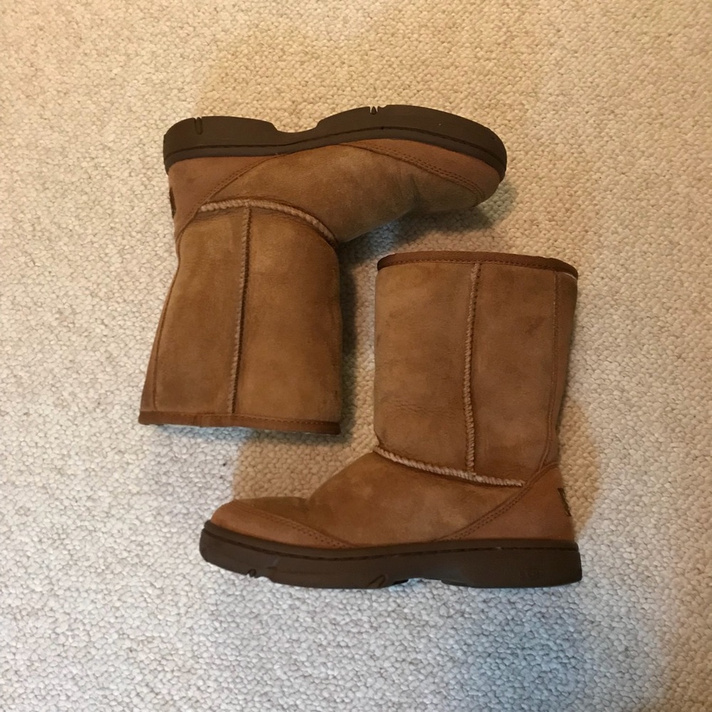 UGG SHORT BOOTS
